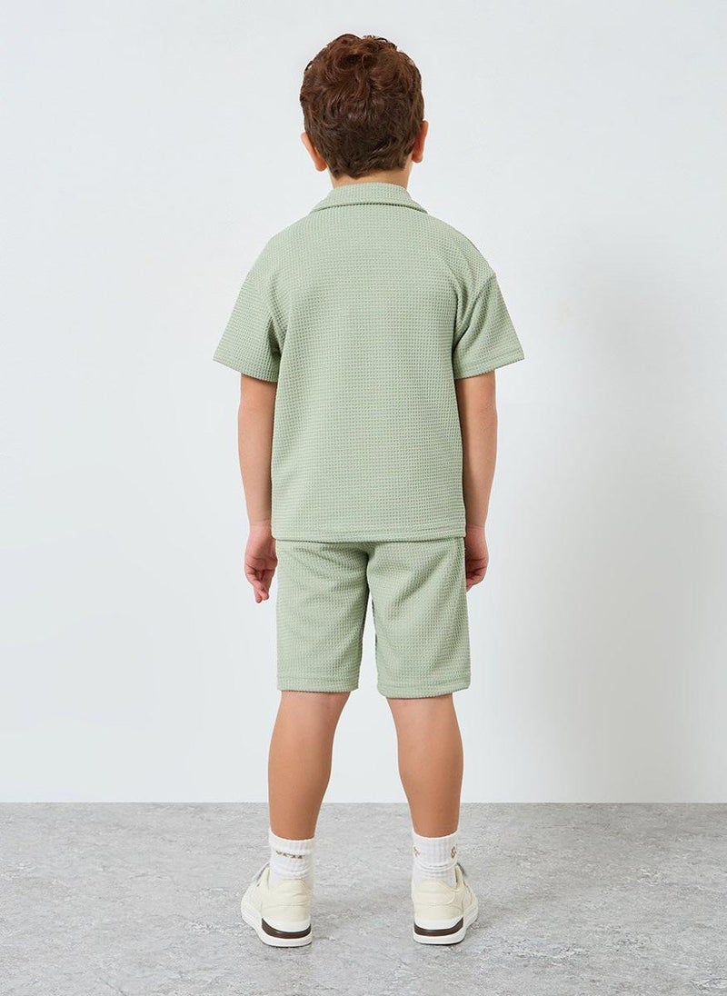 ستايلي مجموعة من شورت وقميص محبوك بنمط وافل - Image 5